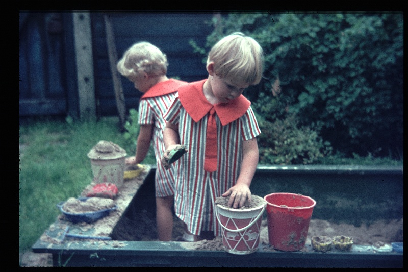 11.Delft jul 1966 Brigitte,Marion.JPG
